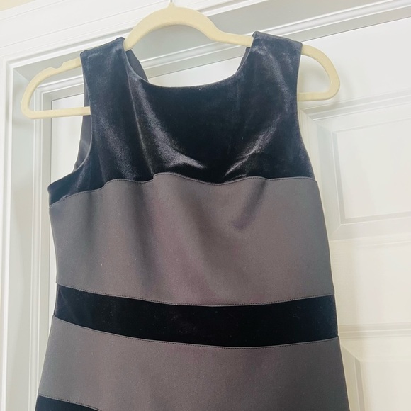 Tommy Hilfiger size 8 little black dress with velvet stripes - Picture 8 of 8